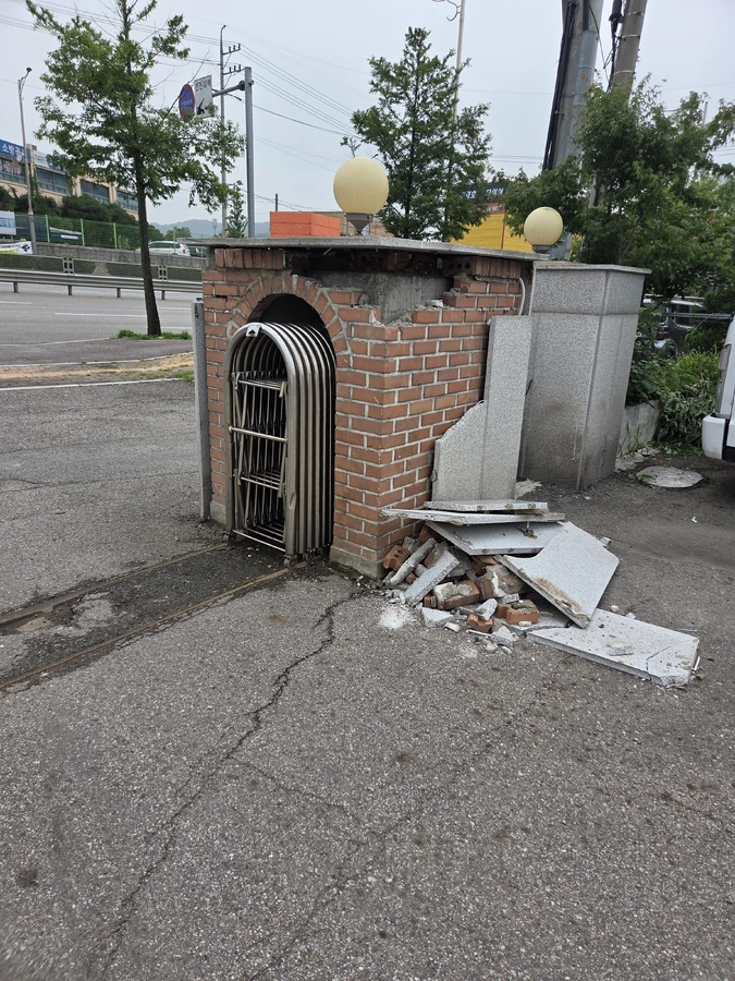 동탄 건물 외부 담장 벽돌 파손 교체 시공 전 현장